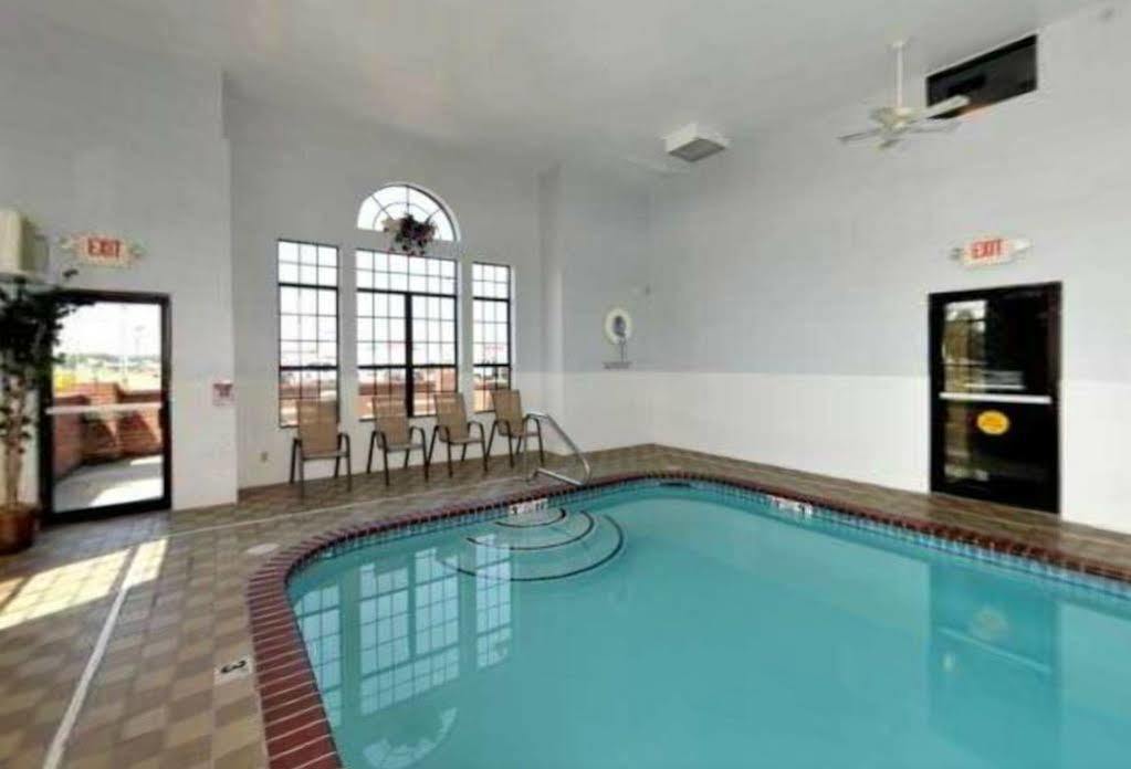 Super 8 By Wyndham Ar Hotel 3*